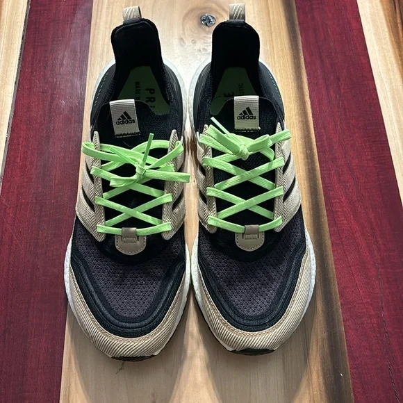 Adidas Ultraboost Tennis shoes - Picture 2 of 8